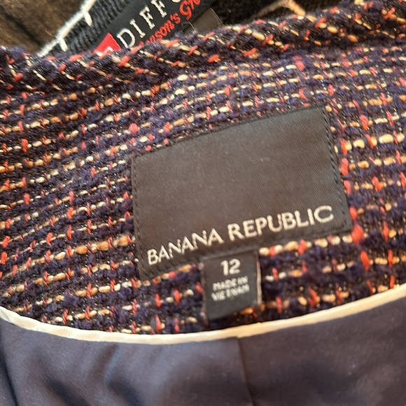 Banana republic size 12, Chanel like jacket navy blue, and red has pockets - Picture 5 of 5